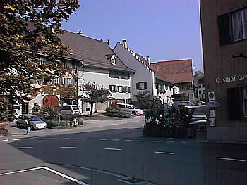 gemeindehausplatz.jpg (32727 Byte)