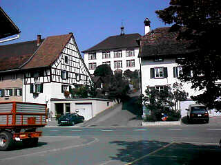 schulhaus.jpg (16736 Byte)